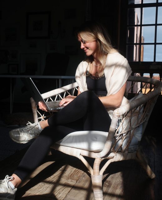 Frau_Kontaktaufnahme